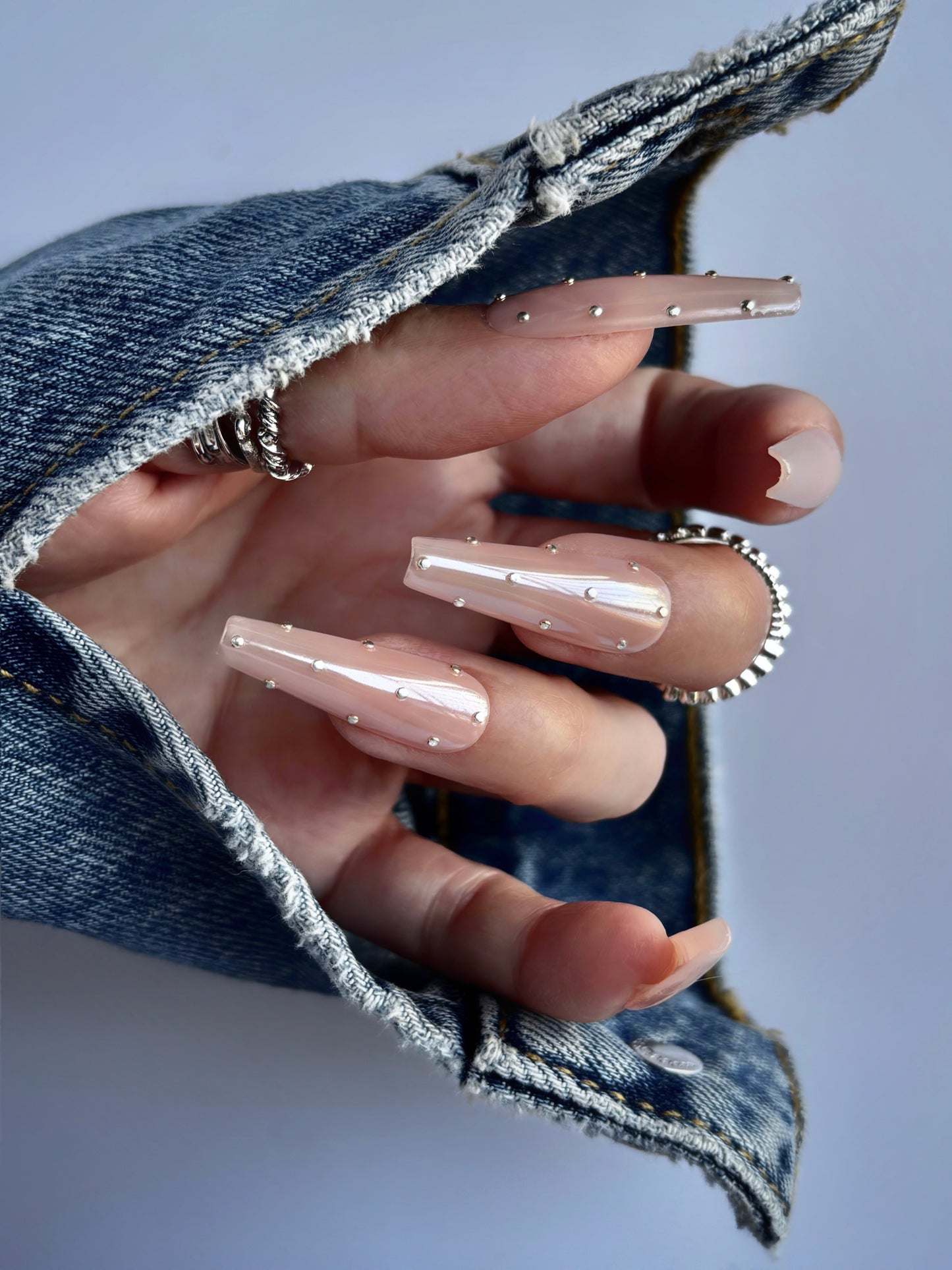 Nude Glow Stud
